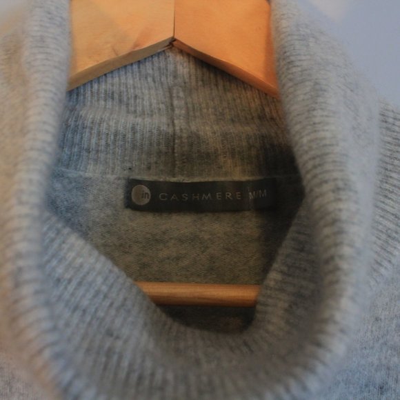 ☁️Soft Cashmere Turtleneck Sweater☁️ - Picture 4 of 4